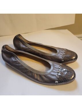 Stuart Weitzman flats size 9.5 in EUC